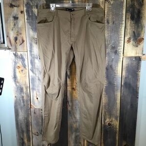 Under Armour khaki pants men’s size 40x32